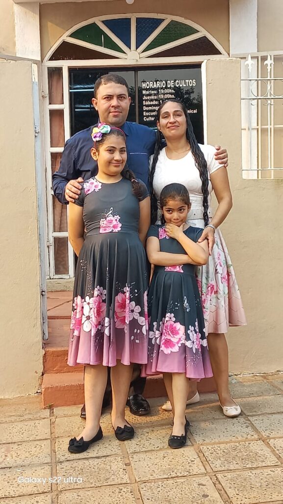 Cristian vera y familia ENCARGADO de la Obra en Capiata